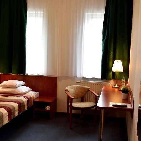 Hotel Zlote Deby Varsovie Extérieur photo