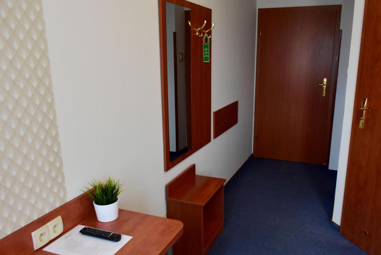 Hotel Zlote Deby Varsovie Extérieur photo