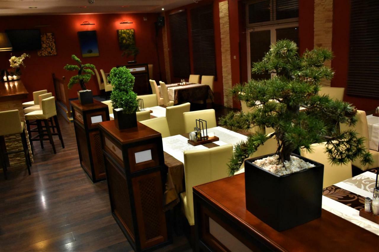 Hotel Zlote Deby Varsovie Extérieur photo