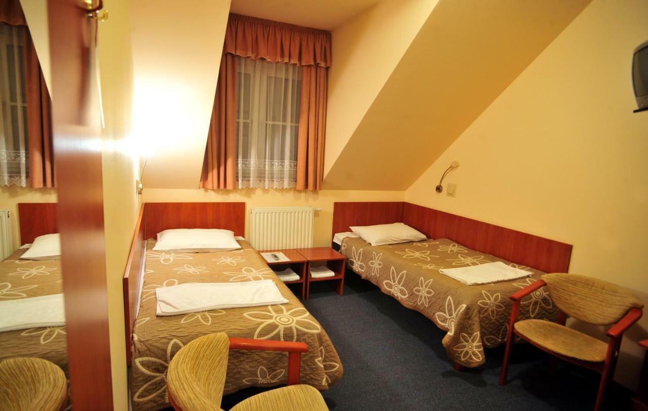 Hotel Zlote Deby Varsovie Extérieur photo