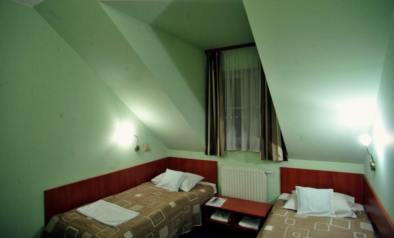 Hotel Zlote Deby Varsovie Extérieur photo