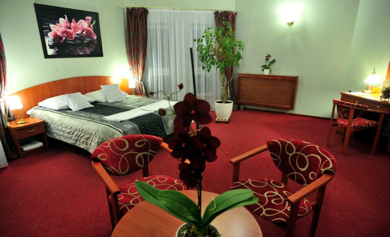 Hotel Zlote Deby Varsovie Extérieur photo